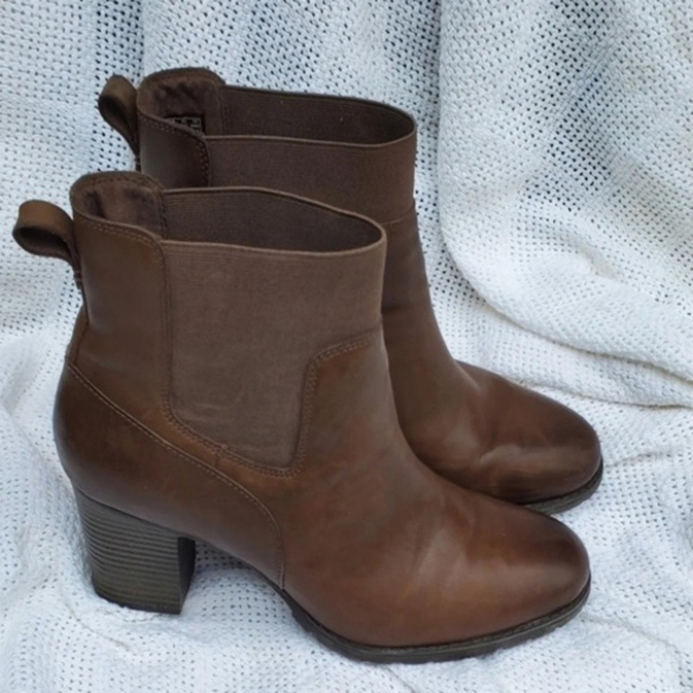 Elegant Brown Heeled Boots